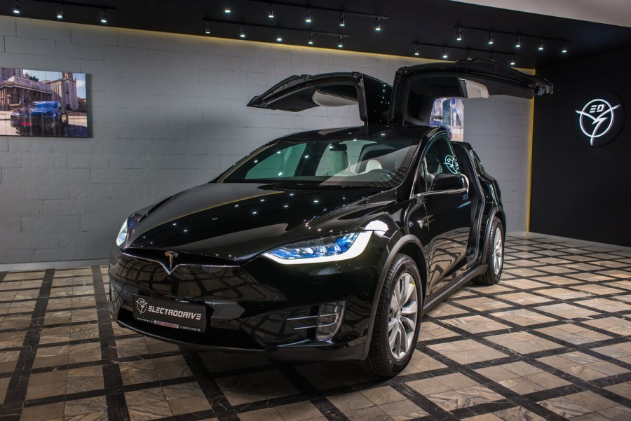 Tesla model x 90d i