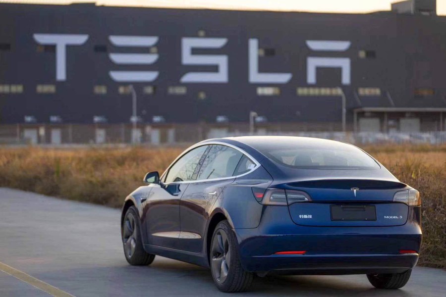 Машина Tesla model s