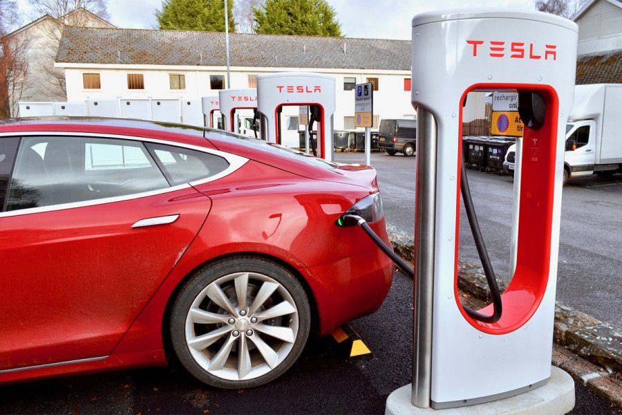 Станция зарядки электромобилей Tesla model x