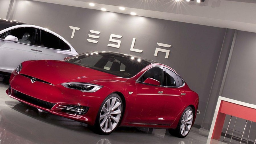 Tesla седан model s