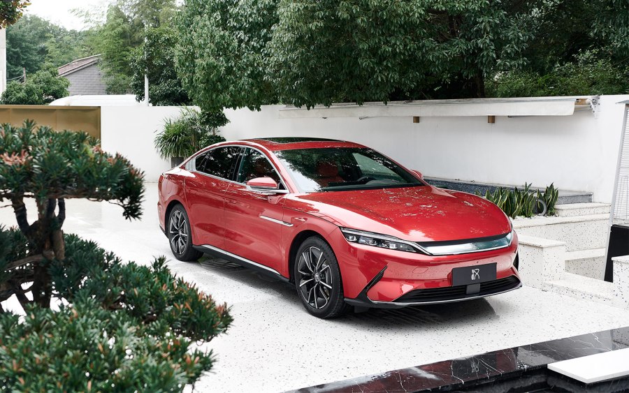 Китайский электромобиль BYD Han