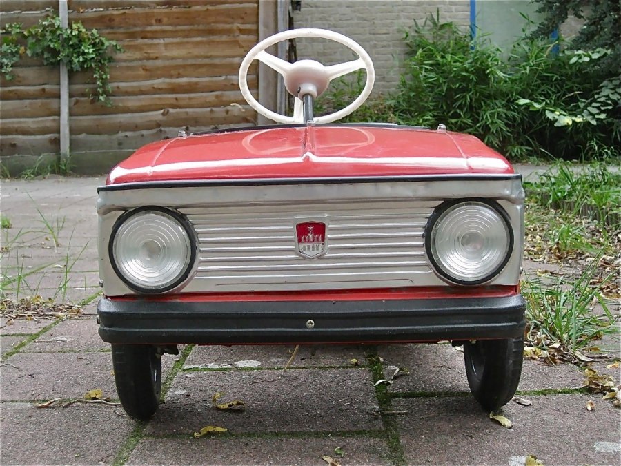 Педальная машина Москвич