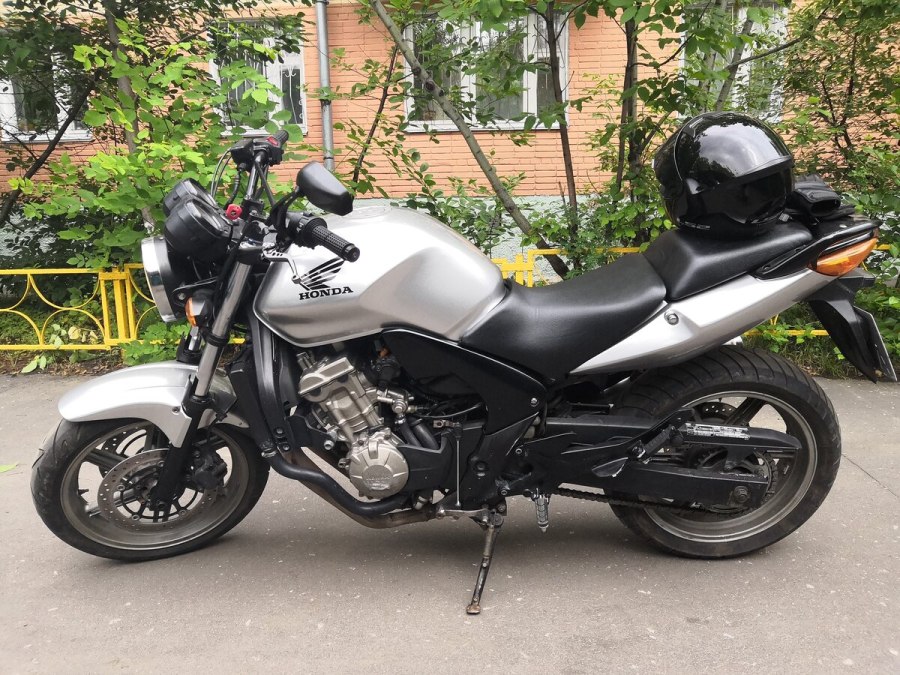 Мотоцикл Honda 600 кубов