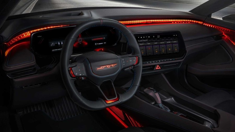 Dodge Charger 2022 салон