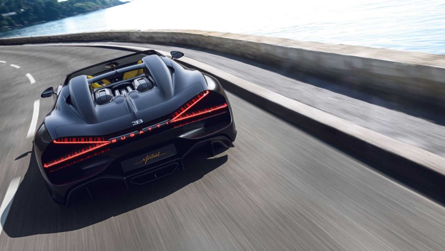 Бугатти Roadster 2022