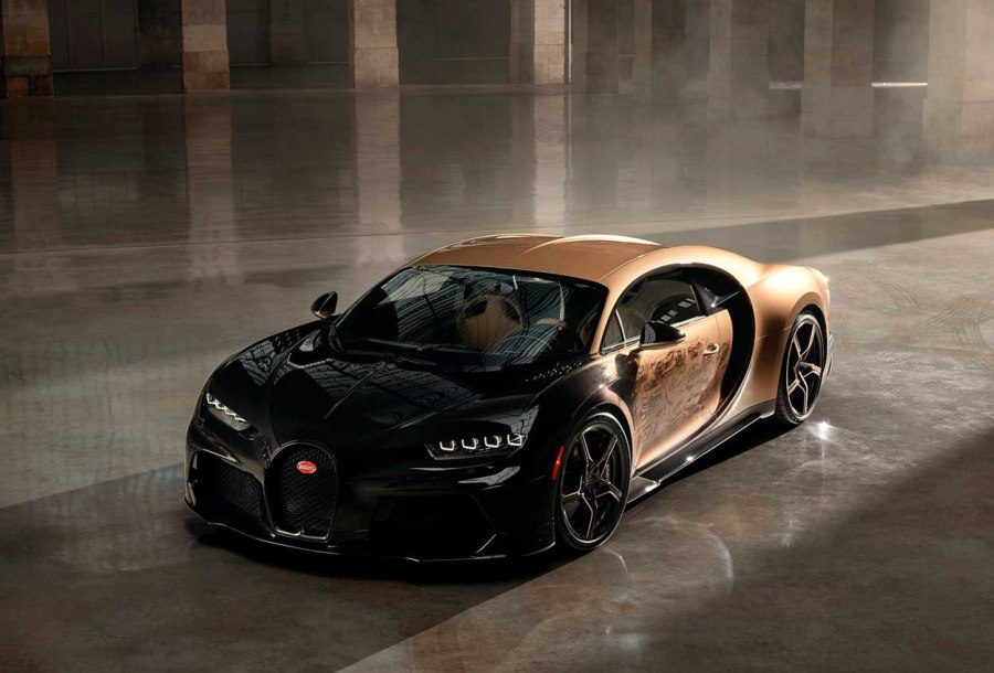 Bugatti Chiron черный