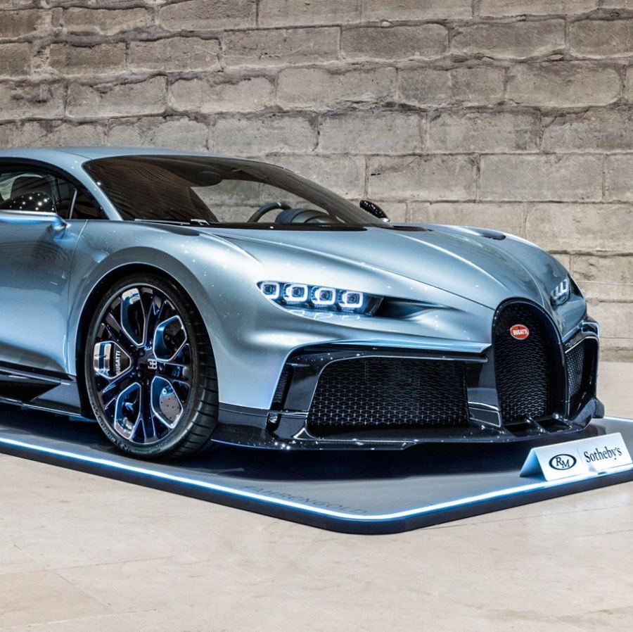 Bugatti Chiron показать фотографии