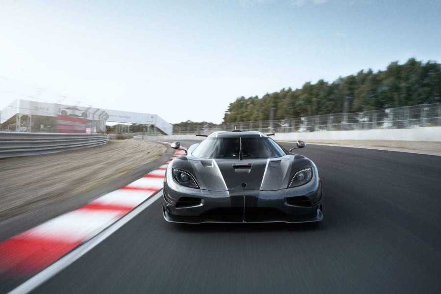 Машина Koenigsegg Agera 2020