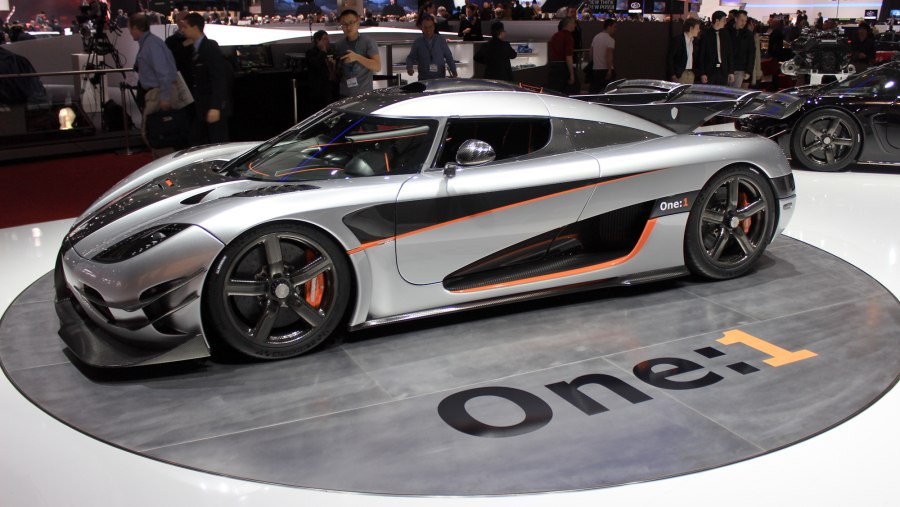 Машина Koenigsegg one 1