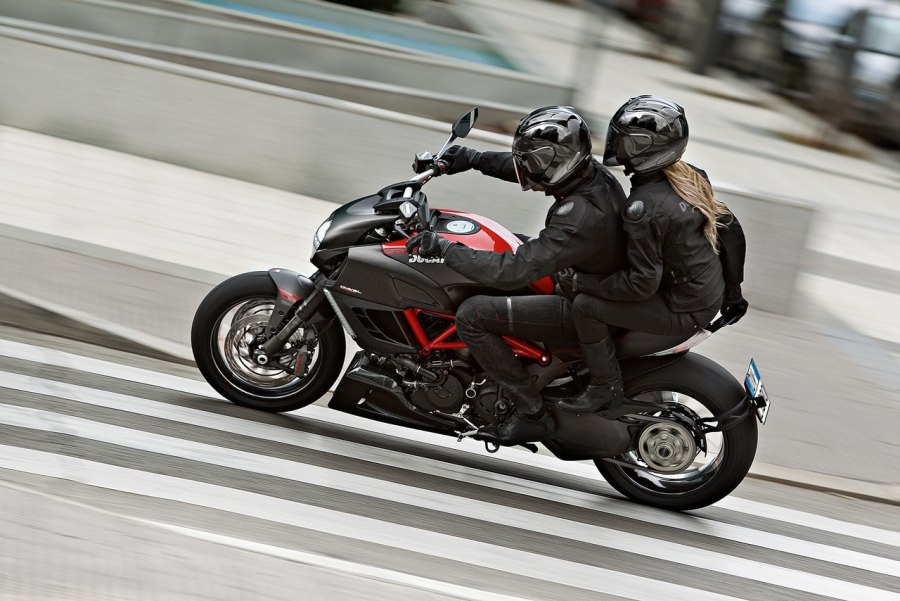 Сиденье Ducati Diavel