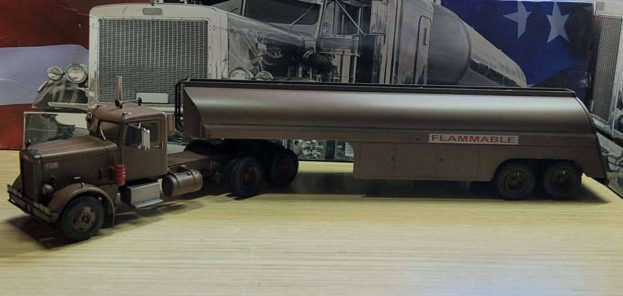 Peterbilt Duel 1/43