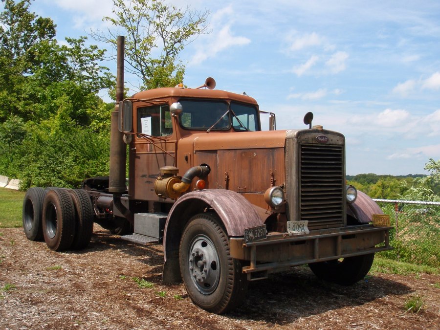 Peterbilt 281