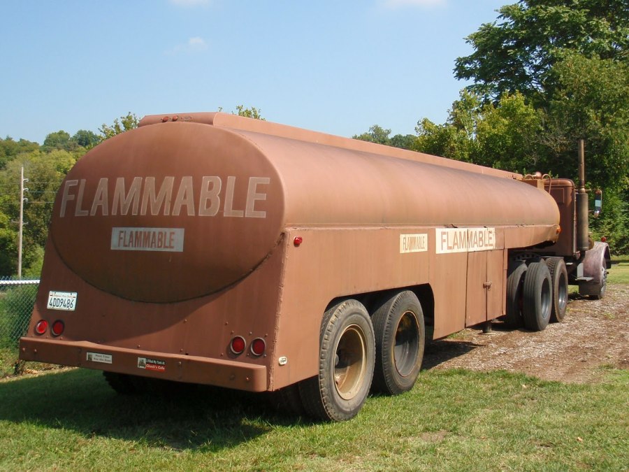 Peterbilt 281 Duel