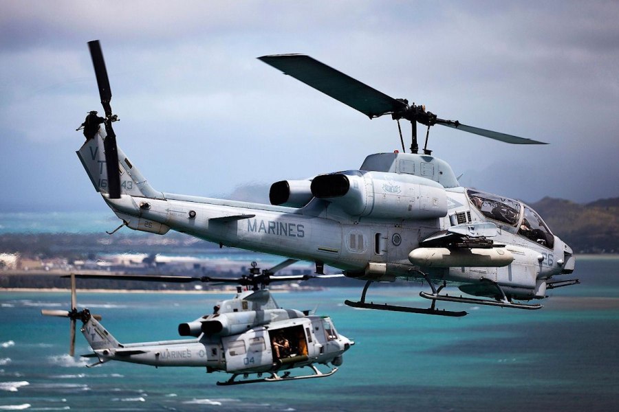 Вертолет Кобра и uh1