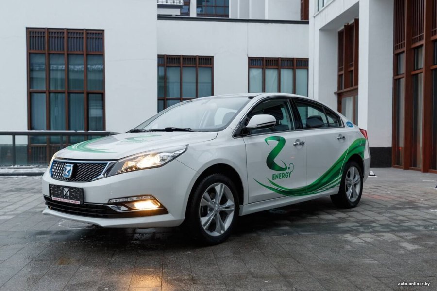 Zotye z500ev сзади