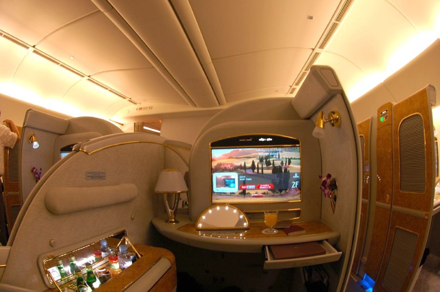 Боинг 777 Эмирейтс салон