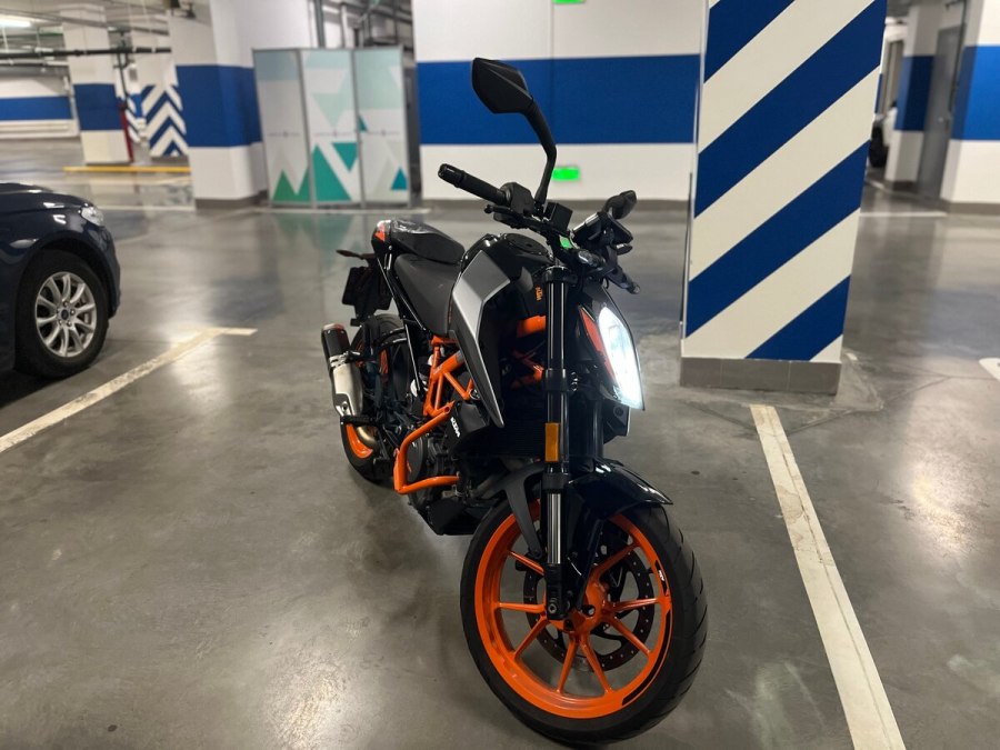Закрепить рюкзак на мото KTM Duke 390 вместо пассажирского места