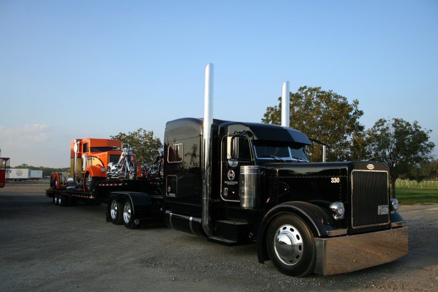 Американский грузовик Peterbilt