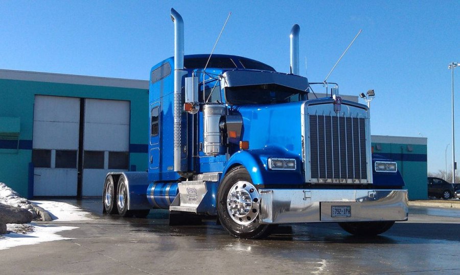 Американские тягачи Кенворт w900