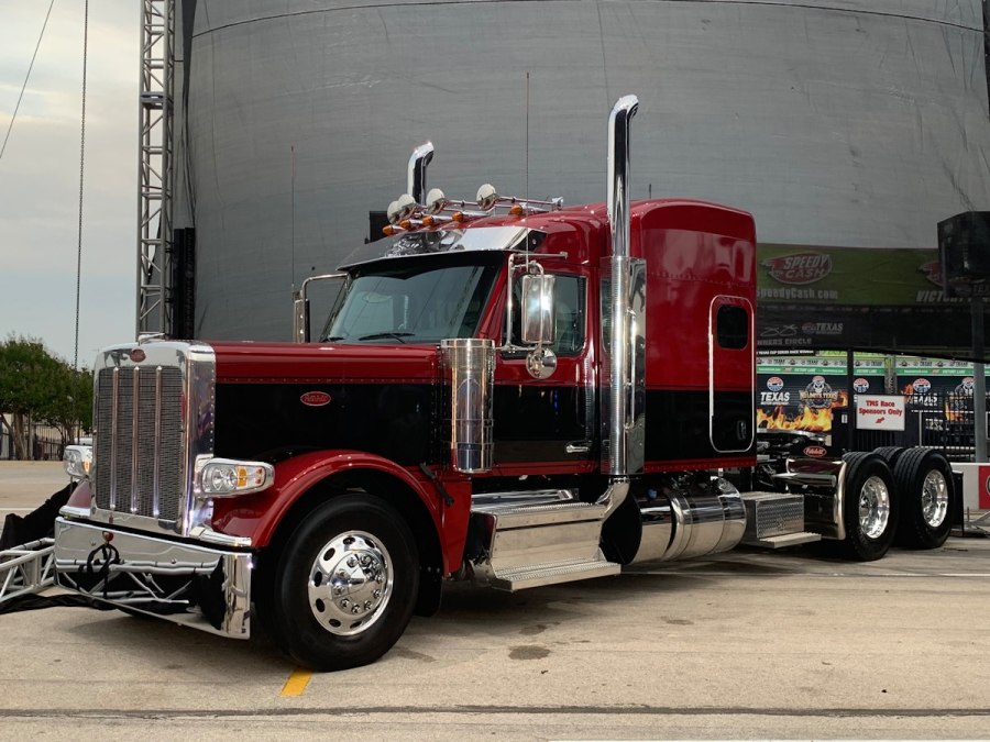 Грузовик Peterbilt 379