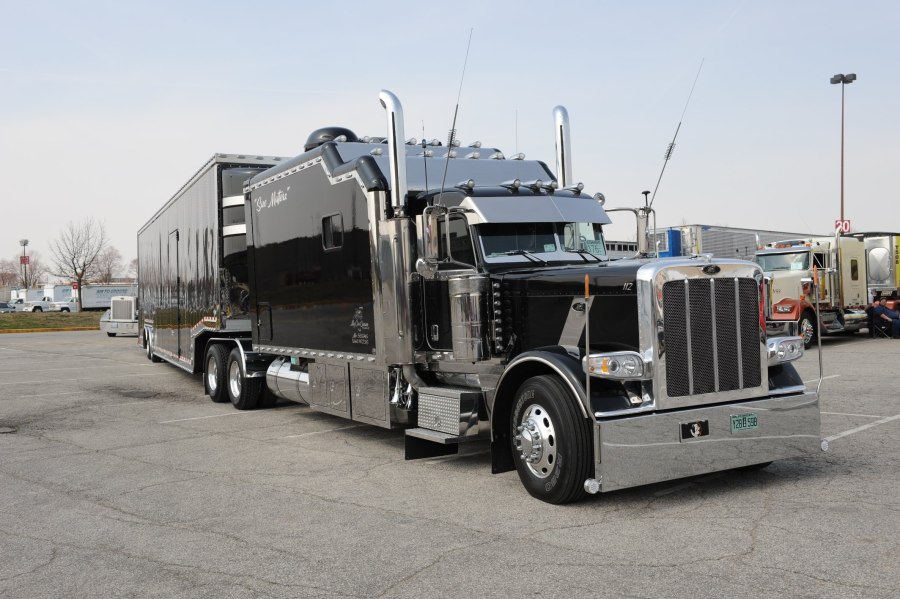 Американский грузовик Peterbilt