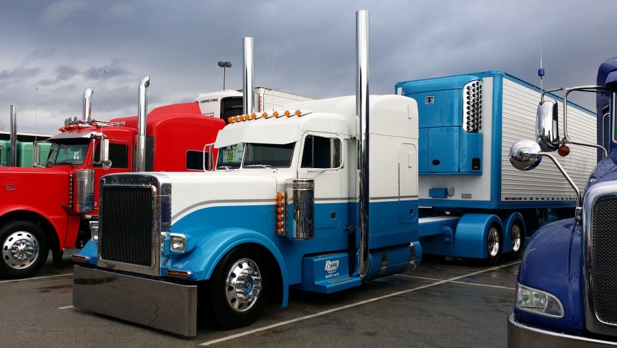 Американский грузовик Peterbilt